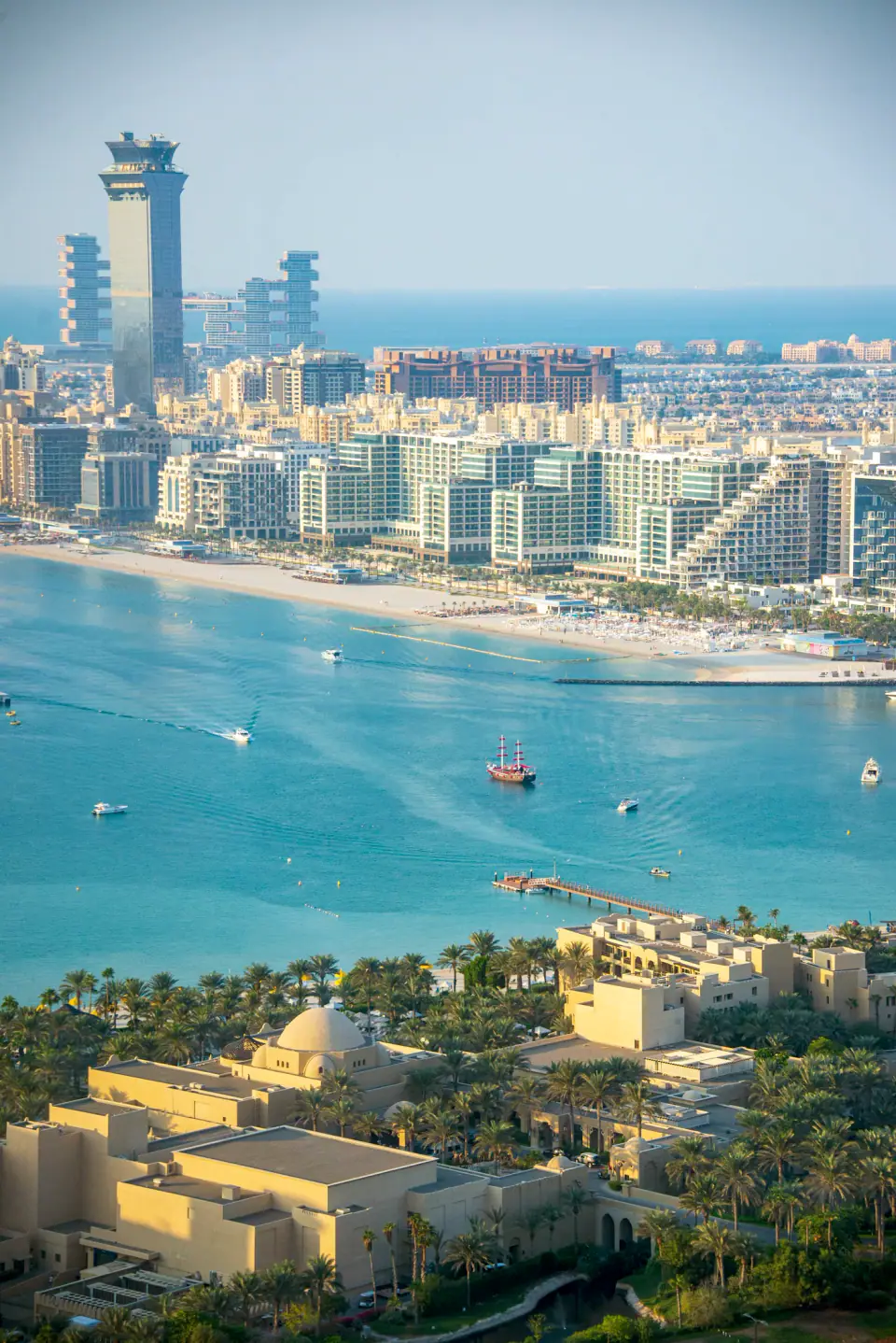 Palm Jumeirah crescent beach